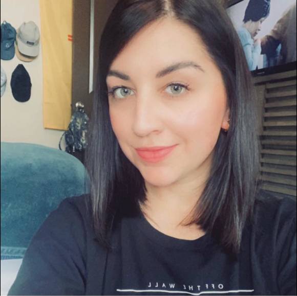 Meet your Posher, Erica - Picture 1 of 1